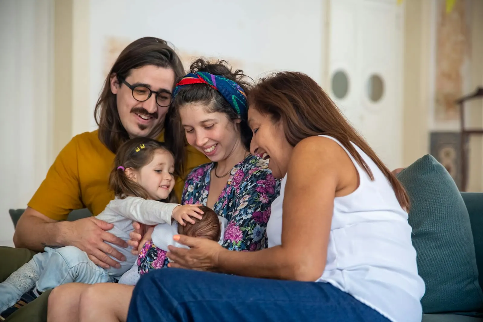 Family support session with multiple family members
